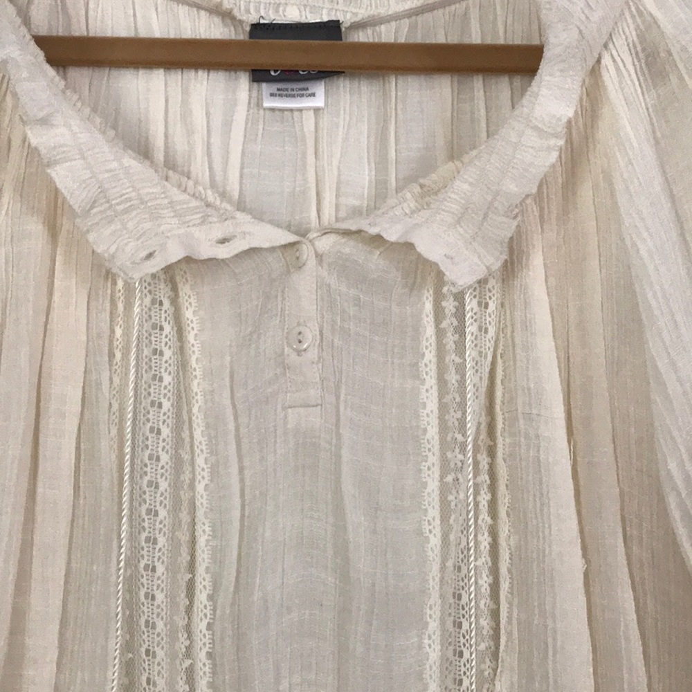 Pretty peasant blouse - Picture 2 of 7